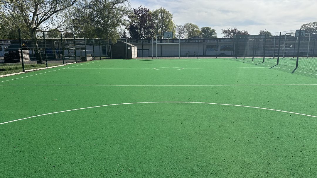 Astroturf MUGA at Heathfield Junior School in London
