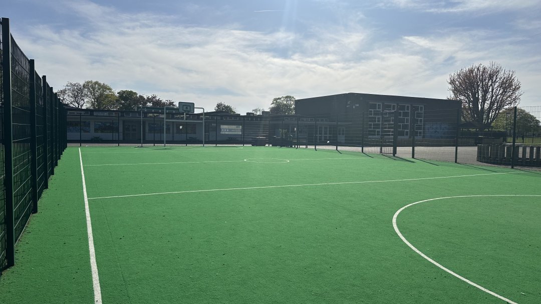 Astroturf MUGA at Heathfield Junior School in London