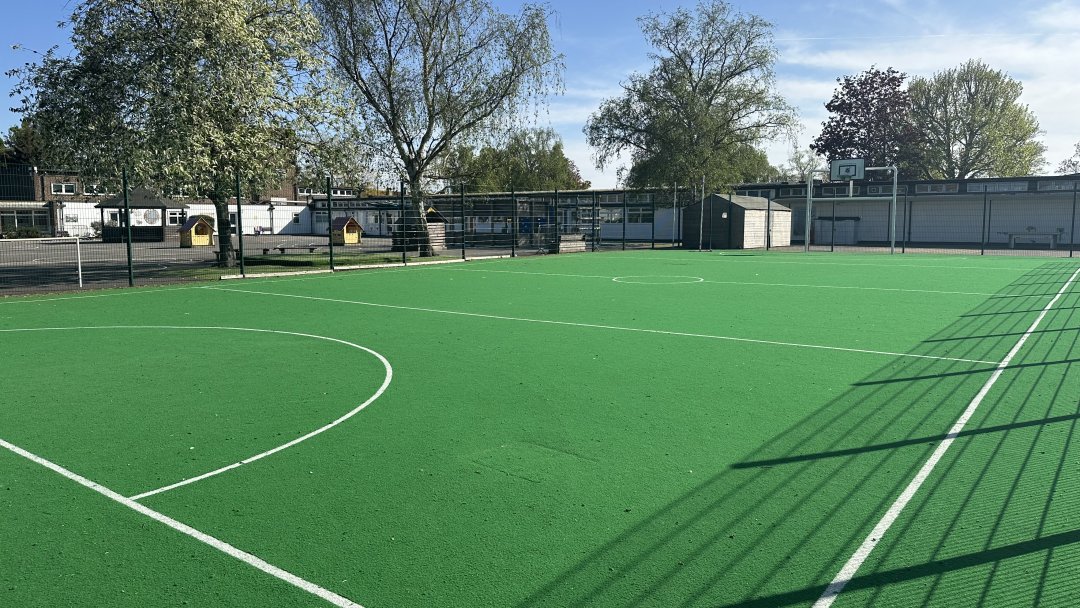 Astroturf MUGA at Heathfield Junior School in London